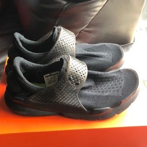 Nike Sock Dart in Black, size 9 in Men